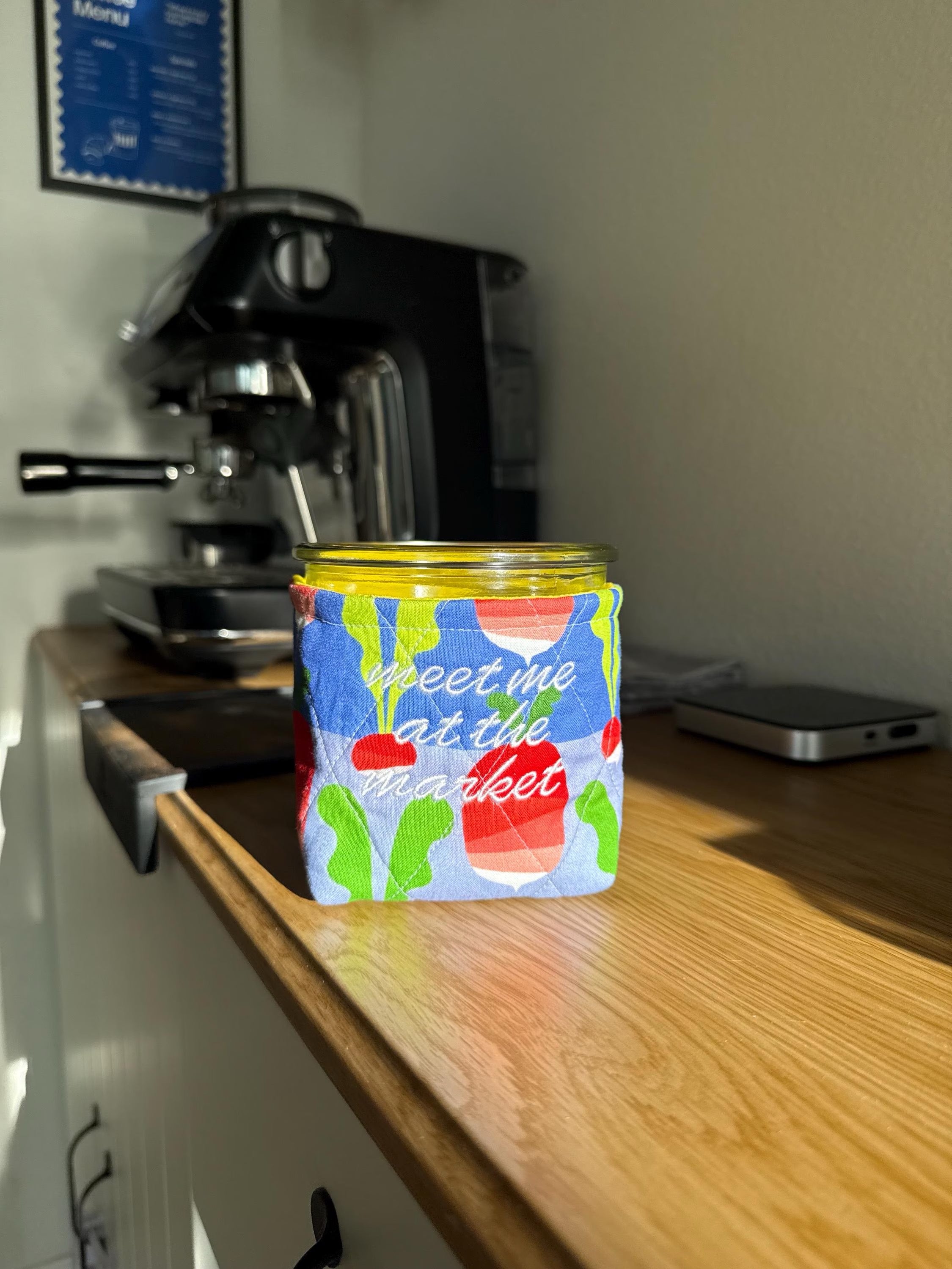 Weck 742 (1/2L) Iced Coffee Cozy – Quilted Insulated Radish Print Sleeve