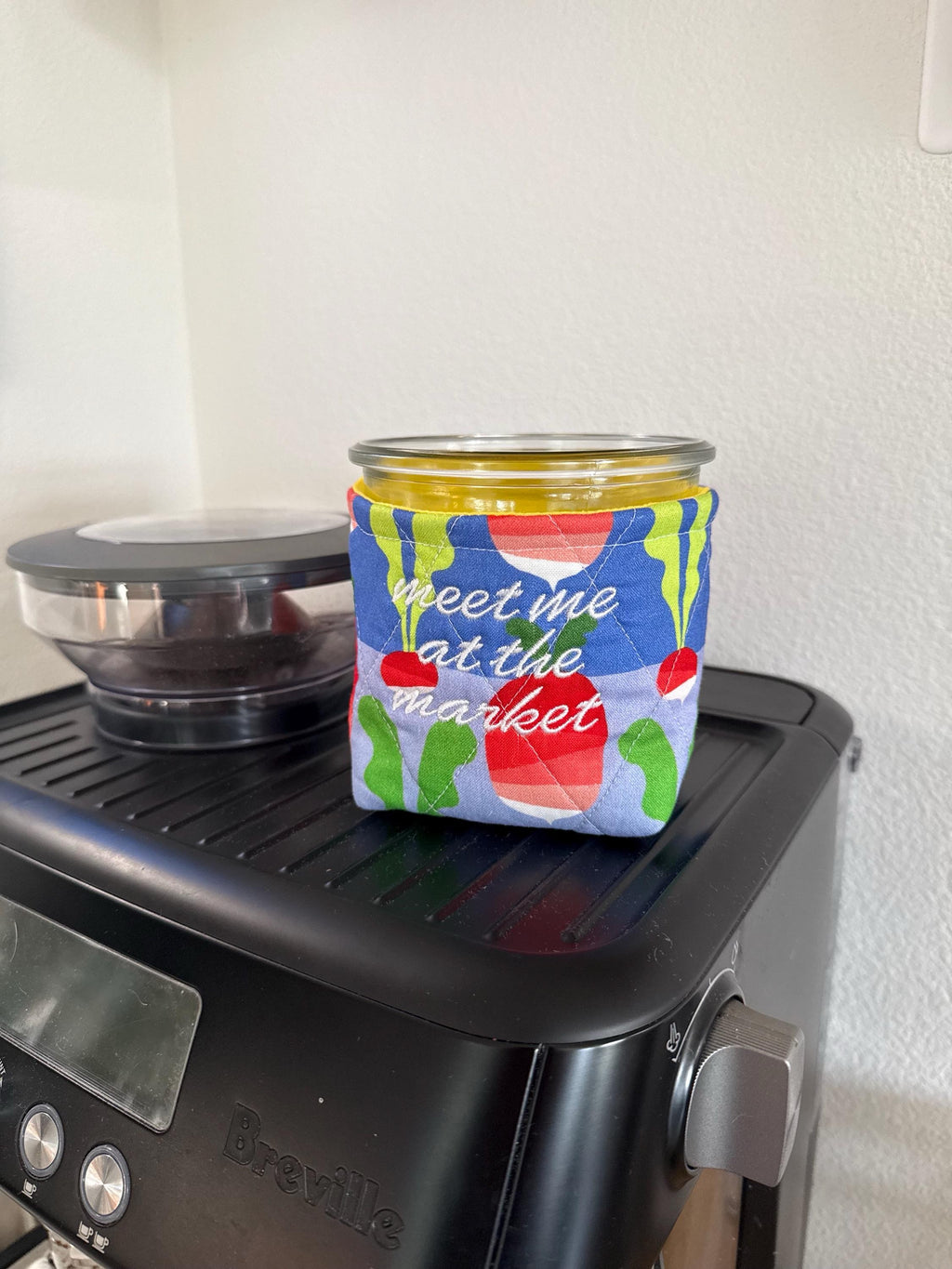 Weck 742 (1/2L) Iced Coffee Cozy – Quilted Insulated Radish Print Sleeve